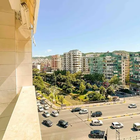 Urban Balcony 2 Bedroom Apartment *